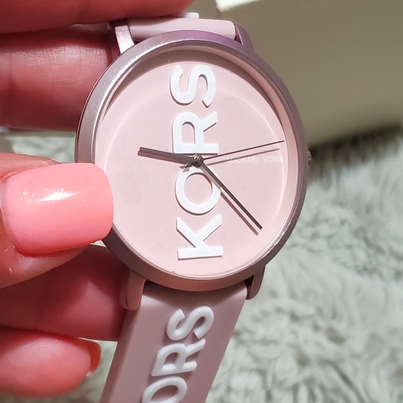 Michael Kors silicone watch💗 - Picture 2 of 13